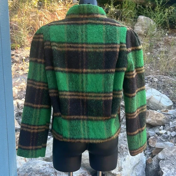 Faux Fur NWOT Crop jacket Plaid Retro VTG vibe chunky buttons pockets sz M/L - Picture 3 of 9